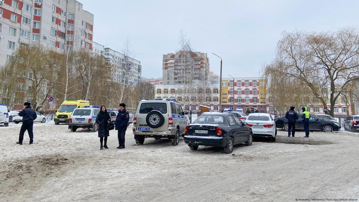 В Брянске ученица восьмого класса устроила стрельбу в школе – DW –  07.12.2023