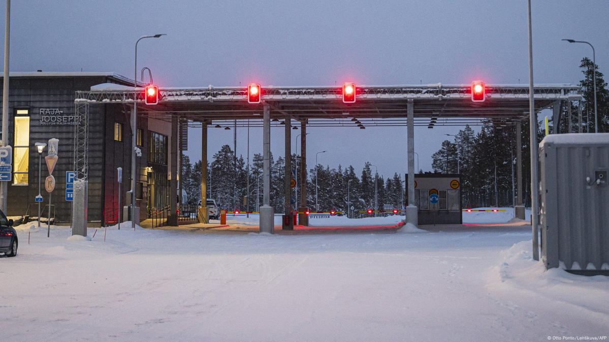 Closure of Finnish Russian border sparks protest DW 12 08 2023