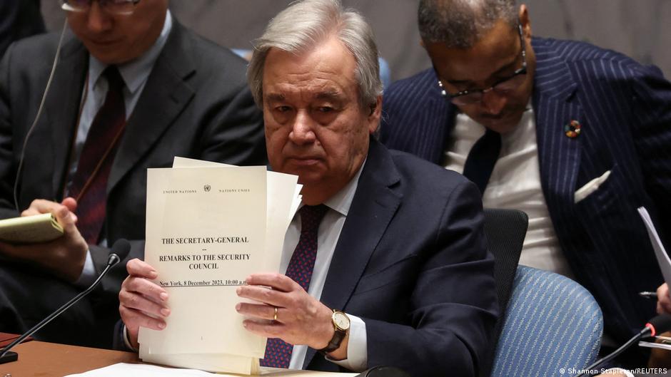 UN Security Council passes watereddown Gaza resolution DW 12/23/2023