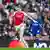 Super League: el Arsenal contra el Chelsea, con Steph Catley pateando la pelota.
