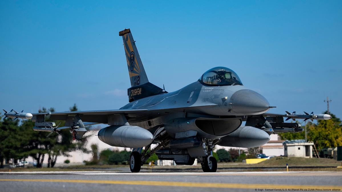 US Pilot Ejects As F-16 Crashes Into Sea Near South Korea – DW – 12/11/2023