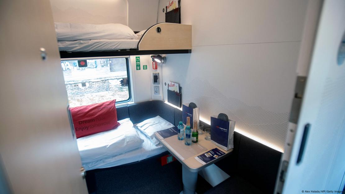 Sleeper train relaunched between Berlin and Paris DW 12 11 2023