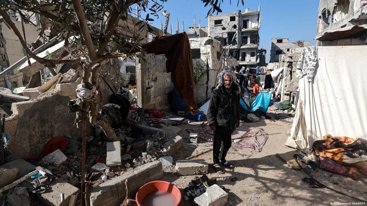 Israel-Hamas war: UN envoys alarmed by Rafah visit – DW – 12/11/2023