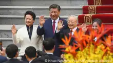 12.12.2023**China's President Xi Jinping, second left, his wife Peng Liyuan, left, Vietnam's Communist Party General Secretary Nguyen Phu Trong, second right, and his wife Ngo Thi Man attend a welcome ceremony at the Presidential Palace in Hanoi, Vietnam, Tuesday Dec. 12, 2023. (Nhac Nguyen/Pool via AP)