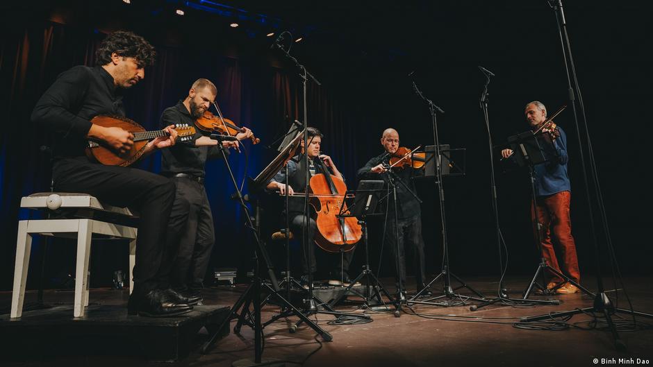 From Bach to Brazil with mandolinist Avi Avital – DW – 12/19/2023 - Vimarsana News