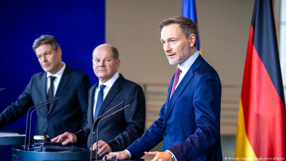 Ministar privrede Robert habek (Zeleni), kancelar Olaf Šolc (SPD) i ministar finansija Kristijan Lindner (FDP)