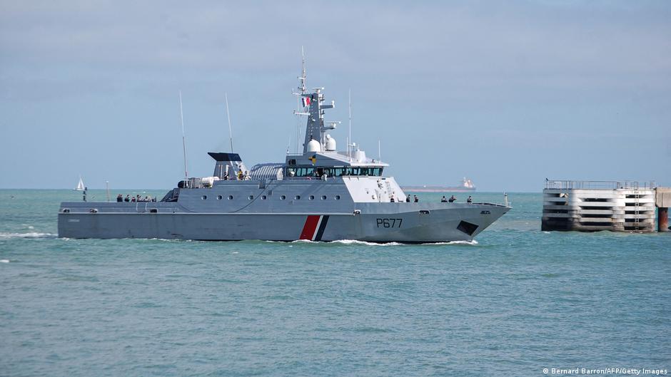 Migrant boat capsizes in English Channel, 1 dead