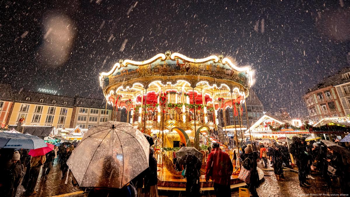 German Christmas markets minister demands tight security DW 11/17/2024