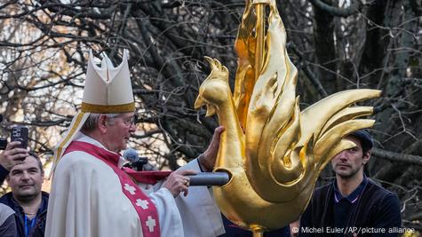 Notre Dame gets new golden rooster in pivotal moment – DW – 12/17/2023