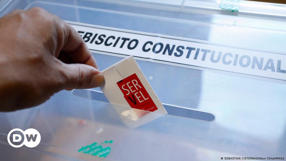 Ponad 55% odrzuca projekt nowej konstytucji – DW – 18.12.2023