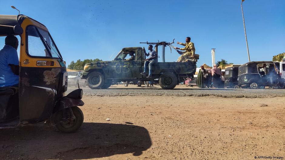 Sudan: 300,000 flee as RSF advance on key city and aid hub – DW – 12/19/2023 - Vimarsana News