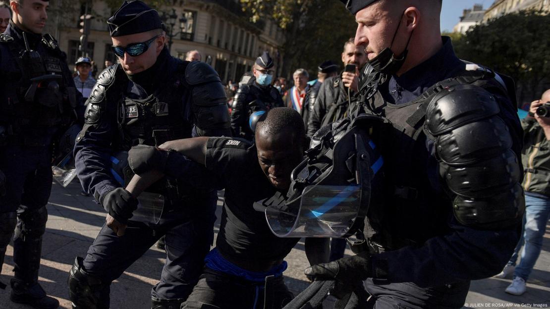 Frankreich Verhaftung von Migranten in Paris