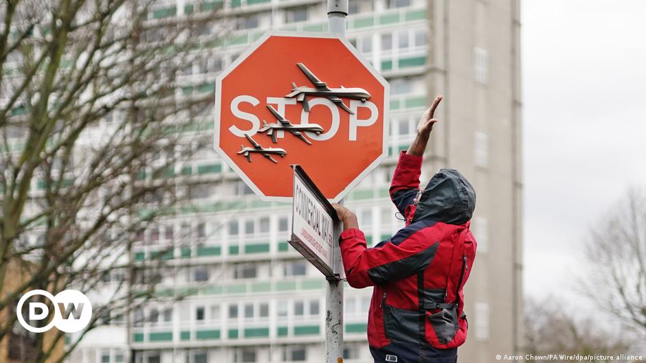 Londoner Polizei verhaftet Mann, nachdem sie Banksy-Kunstwerk entfernt hat – DW – 23.12.2023