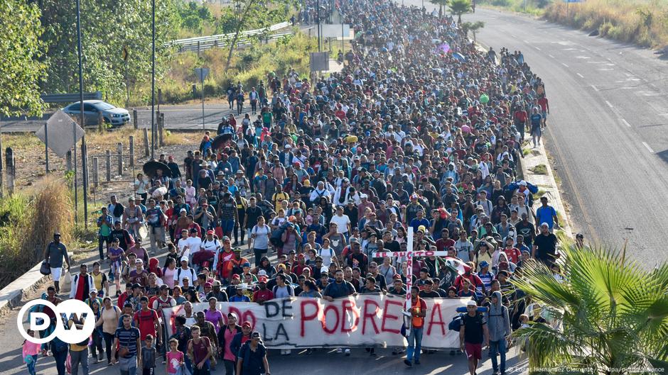 Migrant Caravan Treks Through Mexico En Route To Us Dw 12 25 2023