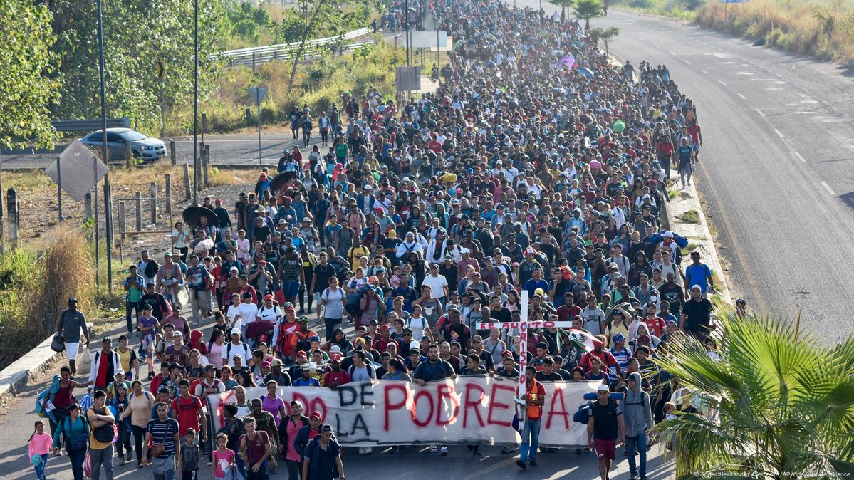 Migrant caravan treks through Mexico en route to US DW 12 25 2023