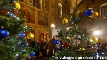 Believers attend a Christmas Eve service at the St. Michael's Golden-Domed Cathedral (Mykhailivskyi Zolotoverkhyi) as Ukrainians celebrate their first Christmas according to a Western calendar, amid Russia's attack on Ukraine, in Kyiv, Ukraine December 24, 2023. REUTERS/Valentyn Ogirenko