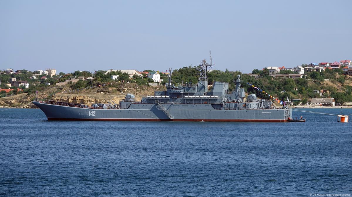 Ukraine updates Fighters hit Russian ship, port in Crimea DW 12/27