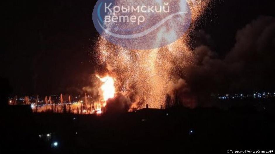У Криму заявили про атаку дронів на нафтобазу, там масштабна пожежа