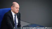 13.12.2023**Bundeskanzler Olaf Scholz (SPD) im Portrait auf der Regierungsbank bei der 143. Sitzung des Deutschen Bundestag in Berlin, 13.12.2023