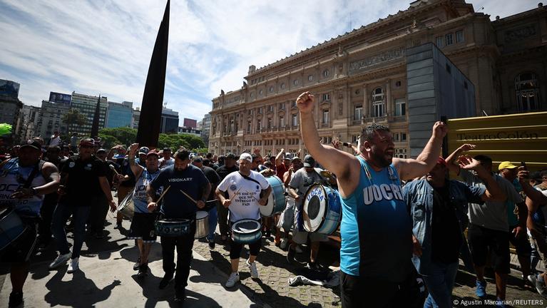 Argentina: Protesters March Against Milei's Economic Reforms – DW – 12 ...