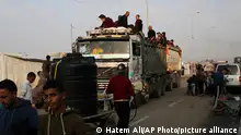 27/12/2023**Palestinians fleeing the Israeli bombardment of the Gaza Strip arrive in Rafah Wednesday, Dec. 27, 2023. (AP Photo/Hatem Ali)