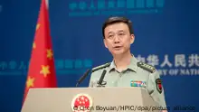29.06.2017**ARCHIVBILD**Chinese aircraft carrier formation to mark 20th anniversary of PL
Wu Qian, spokesman of Ministry of National Defence of the People's Republic of China, speaks during a press conference in Beijing, China, 29 June 2017. A flotilla including aircraft carrier Liaoning will visit the Hong Kong Special Administrative Region (HKSAR) to celebrate the 20th anniversary of the People's Liberation Army (PLA) being stationed in the HKSAR, Wu Qian, spokesperson for the Ministry of National Defense said Thursday (29 June 2017). The visit will be part of the carrier's trans-regional training and specific arrangements will be released as appropriate, Wu said. The PLA Hong Kong Garrison has been responsible for the defense of Hong Kong since its return to the motherland in 1997. Foto: Chen Boyuan/HPIC/dpa