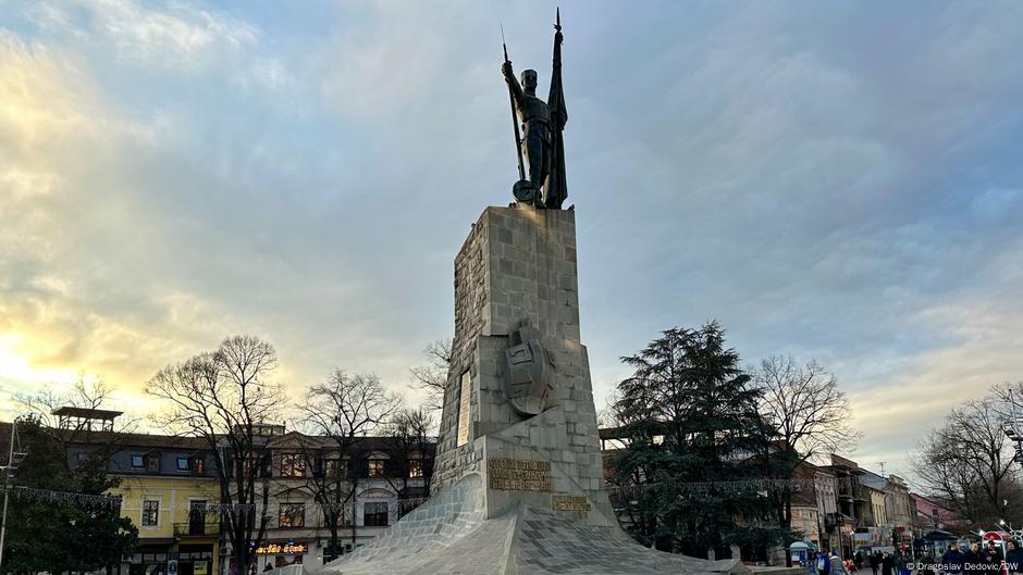 Kraljevo, spomenik