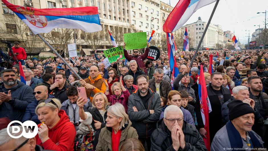 Political tensions high in Serbia amid vote fraud protests DW 12/30