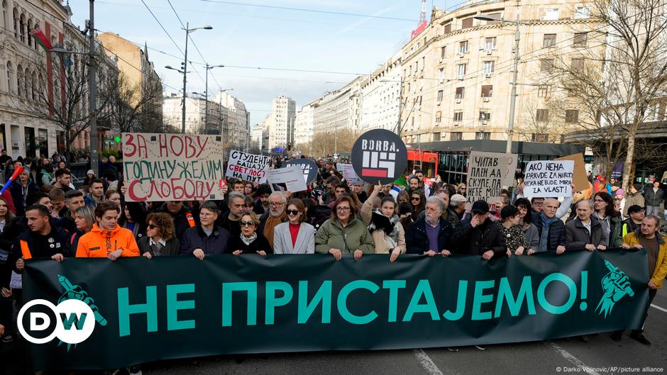 Protesti U Srbiji Opozicija Ima Samo Lo E Opcije Dw