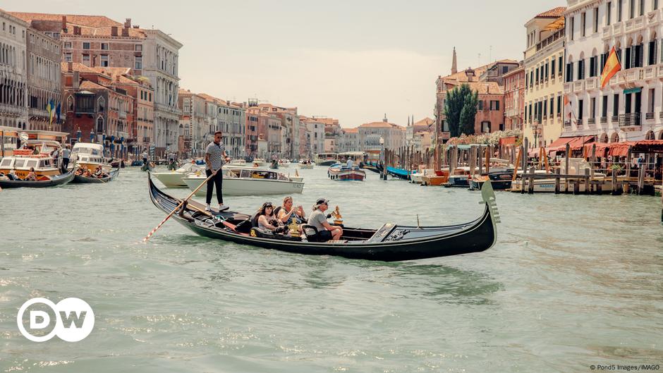 Venezia vieta i grandi gruppi turistici e gli altoparlanti – DW – 30/12/2023