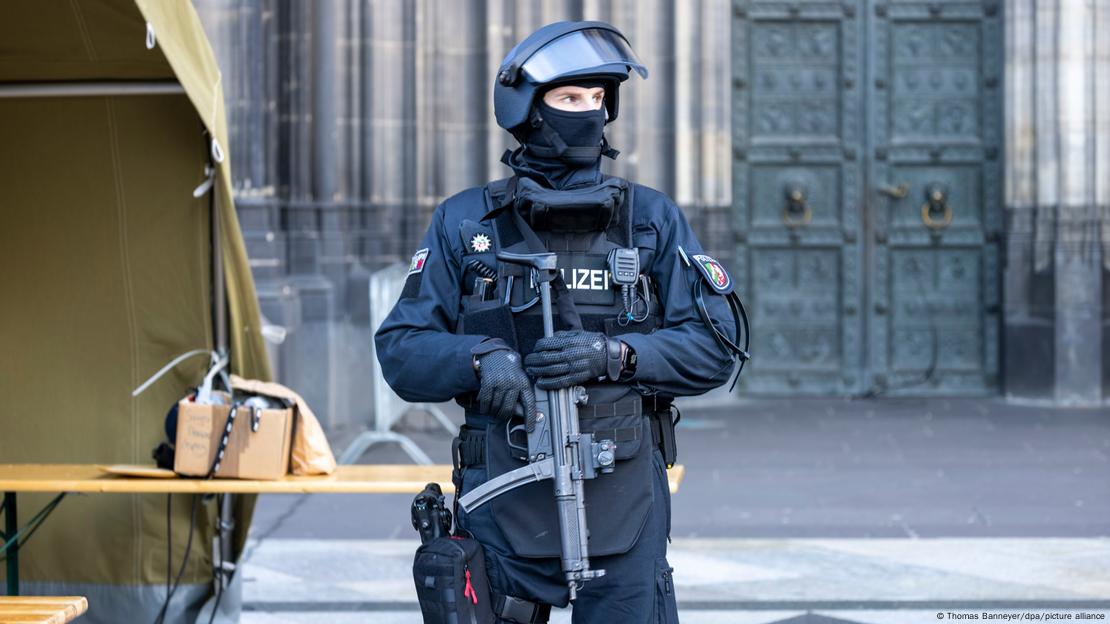 Deutschland Köln Jahreswechsel 2023 2024 | Polizei & Sicherheit nach Terroralarm