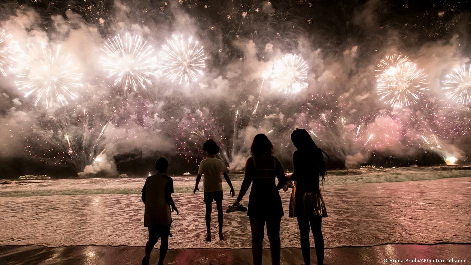 People around the world usher in 2024 DW 01/01/2024