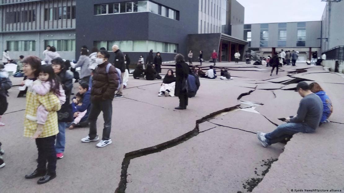 Пукнатини по земјотресот во префектурата Ишикава, Јапонија