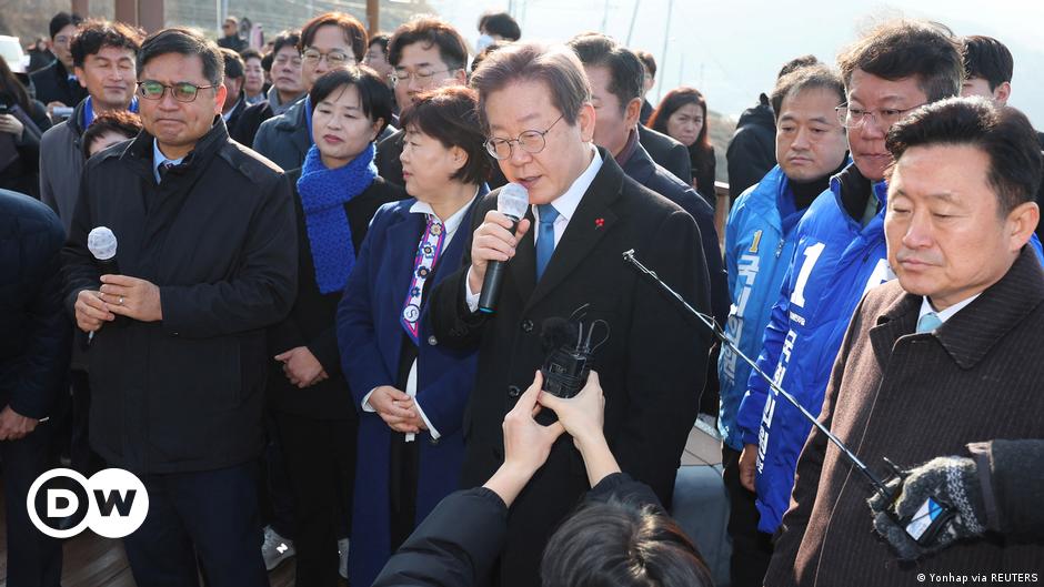 Pemimpin oposisi utama Korea Selatan ditusuk di bagian leher – DW – 02/01/2024