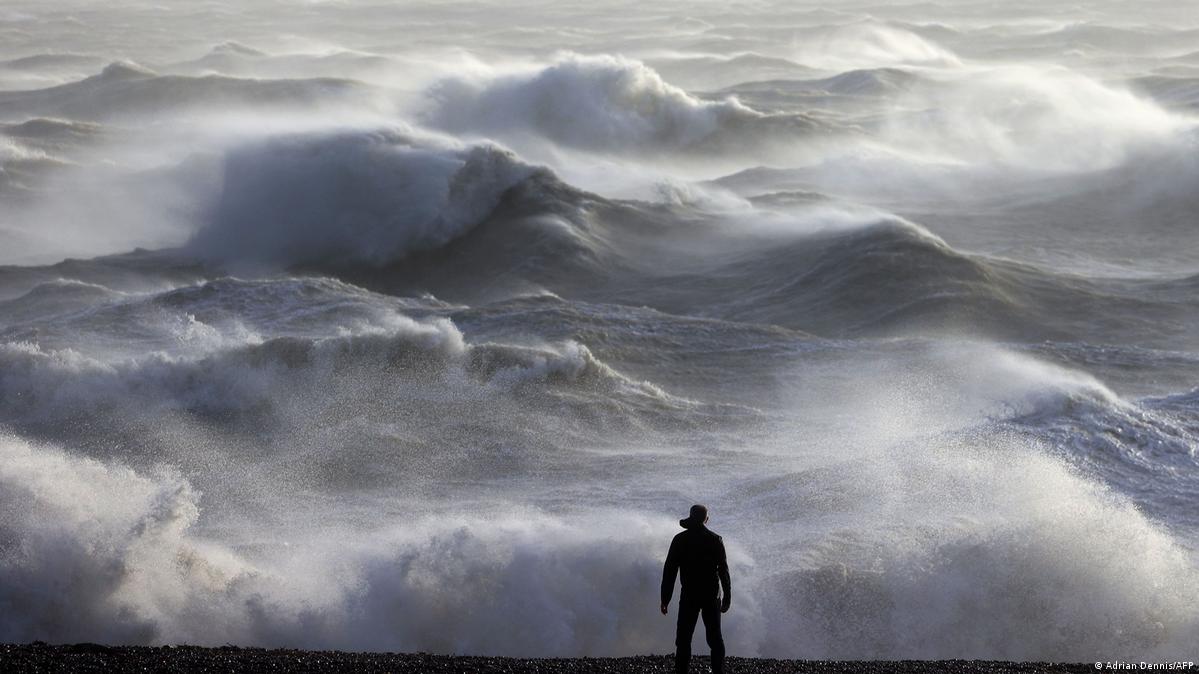 Un relámpago en el agua pudo originar la vida en la Tierra – DW – 17/03/2025