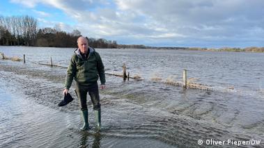 Floods in Germany: Desperate farmers fight to save harvests – DW – 01
