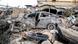 Carro destruído em meio a escombros em cidade do sul do Líbano Carro destruído em meio a escombros em cidade do sul do Líbano