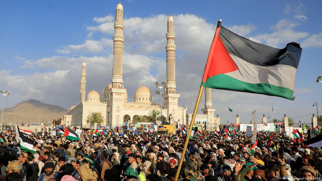 Sana 2024 - Huthi duke demonstruar mbështetjen e tyre për kauzën palestineze dhe radikalët islamikë Hamas në Rripin e Gazës 