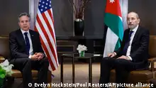 Antony Blinken, Außenminister der USA, trifft sich mit Aiman Safadi, Außenminister von Jordanien. Auf seiner diplomatischen Reise im Zeichen des Nahost-Konflikts führt US-Außenminister Antony Blinken am Sonntag Gespräche in Jordanien und Katar. +++ dpa-Bildfunk +++