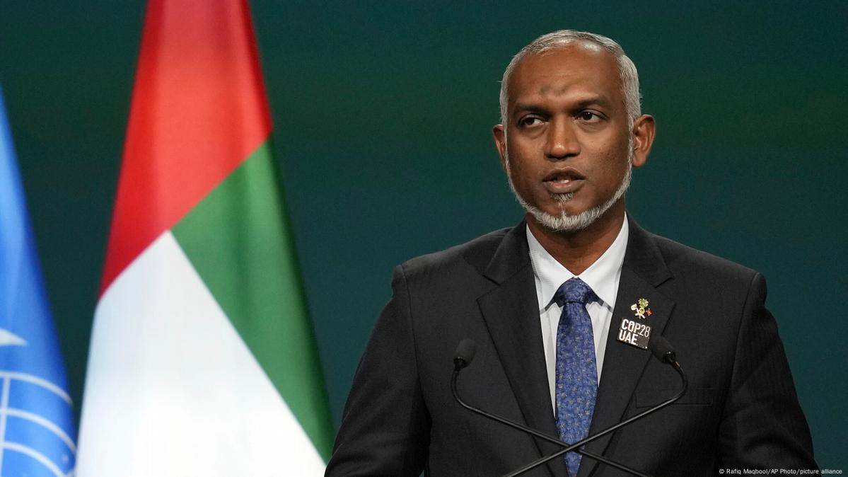 Maldives suspends officials over 'clown' jibe against Modi – DW – 01/07 ...