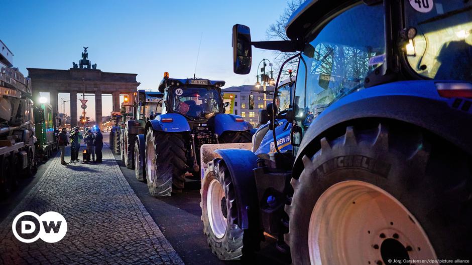 Germany Farmers Protest Causes Nationwide Disruption DW 01 08   67915263 6 