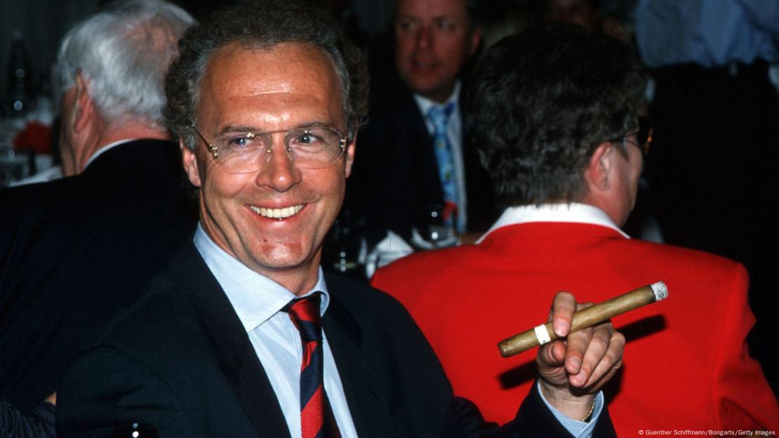 Franz Beckenbauer fumant un cigare