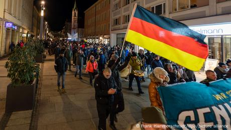 Eine rechte Demonstration, angemeldet vom Vorsitzenden der Cottbusser AfD.