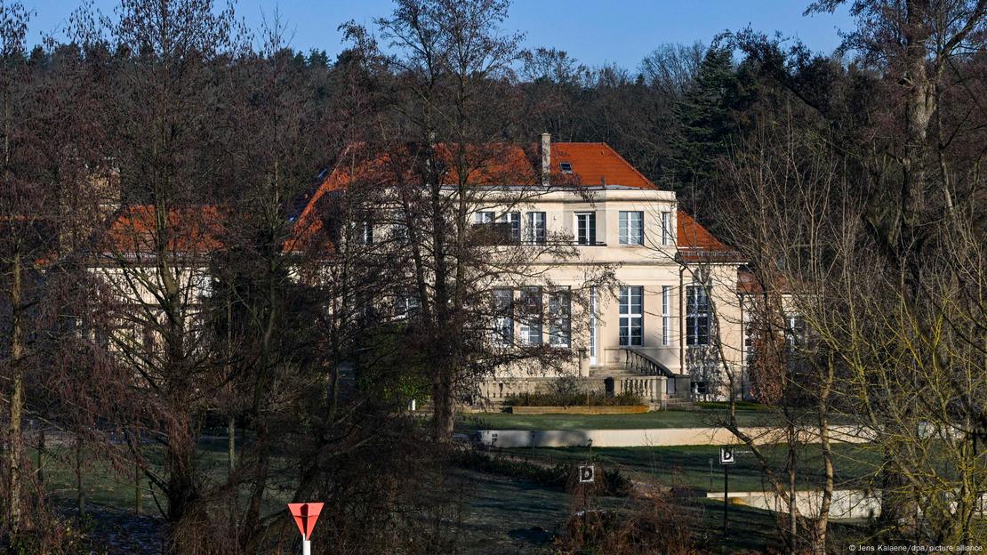 AfD temsilcilerinin aşırı sağcılarla toplantı yaptığı Potsdam'daki villa AfD temsilcilerinin aşırı sağcılarla toplantı yaptığı Potsdam'daki villa