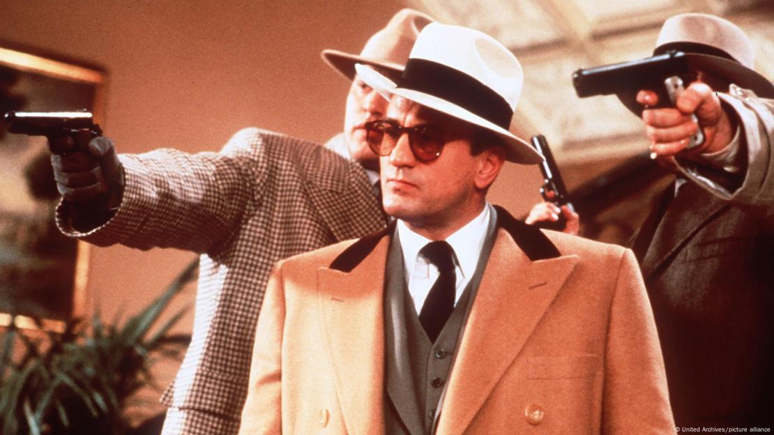 Skenë filmi |  Robert De Niro në rolin e Al Capones në filmin "The Untouchables" 
