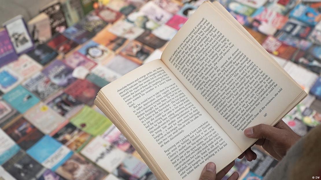 Despite the rise of digital reading, paper books remain a global staple - including at book bazaars in PakistanImage: DW