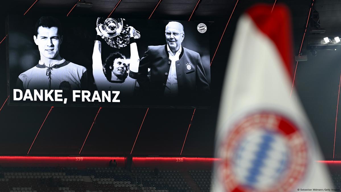 Bayern fans pay tribute to football legend Franz Beckenbauer – DW 