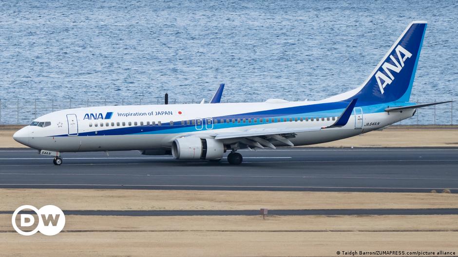 Boeing 737-800 dá meia-volta após pára-brisa quebrar – DW – 13/01/2024