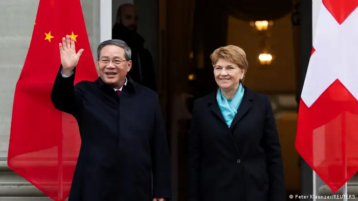 1月15日，瑞士总统阿姆赫德欢迎中国总理李强到访。