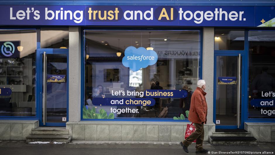 Can you really trust AI? Davos crowd treads with caution – DW – 01/17/2024 - Vimarsana News